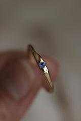 Elisa 18K Gold Ring w. Blue Sapphire