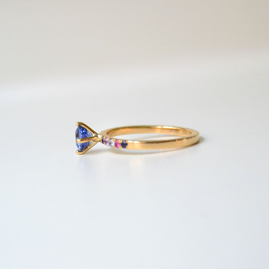 UDSOLGT Monara Nil 18K Guld Ring m. Safirer