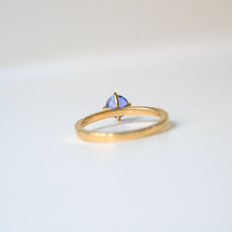 SOLD OUT Monara Nil 18K Gold Ring w. Sapphires