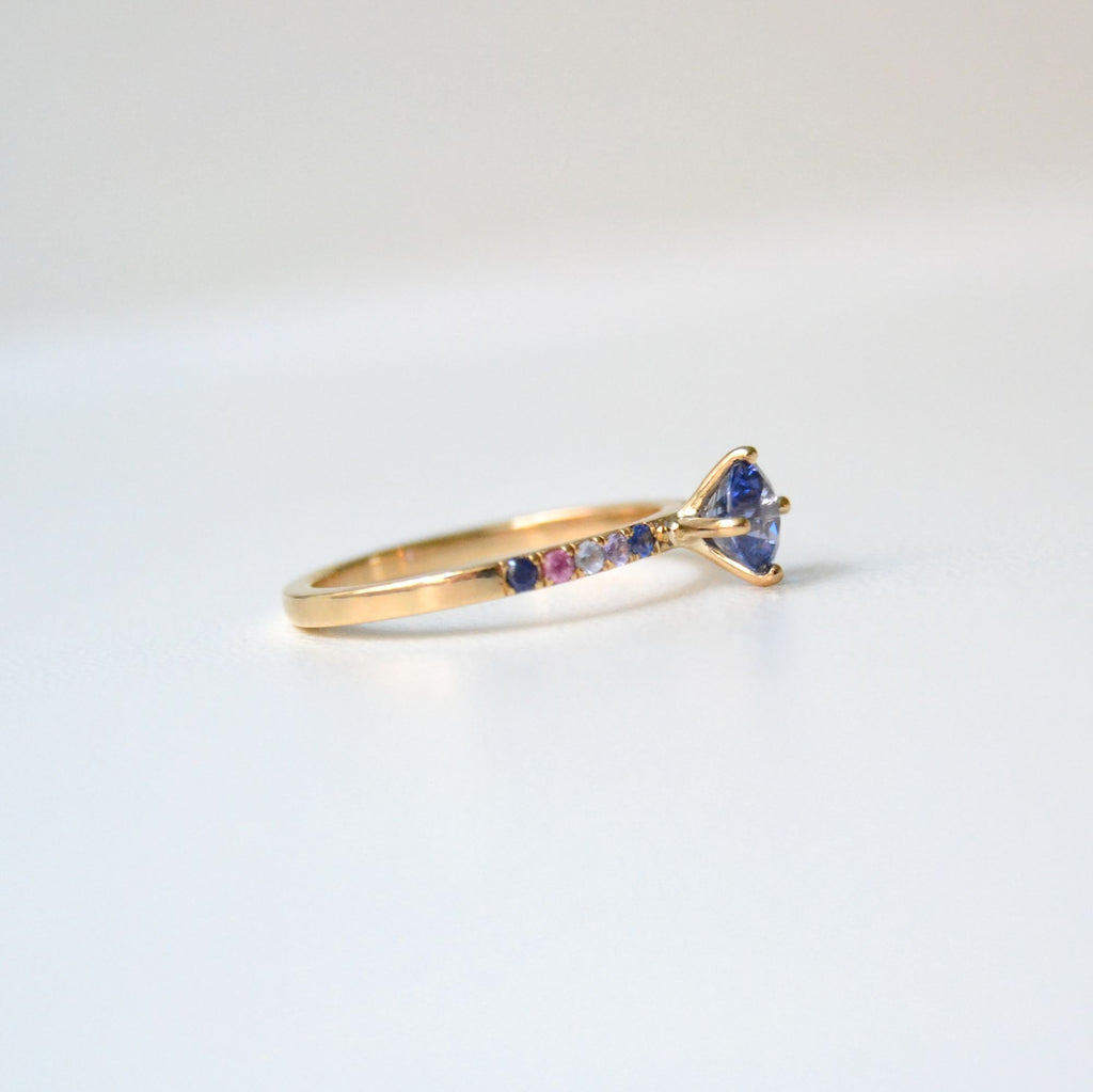 UDSOLGT Monara Nil 18K Guld Ring m. Safirer