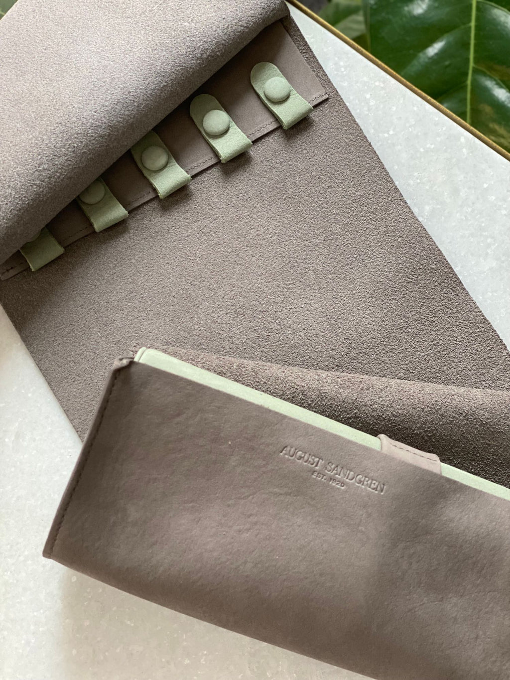 Jewel-on-the-go Grey