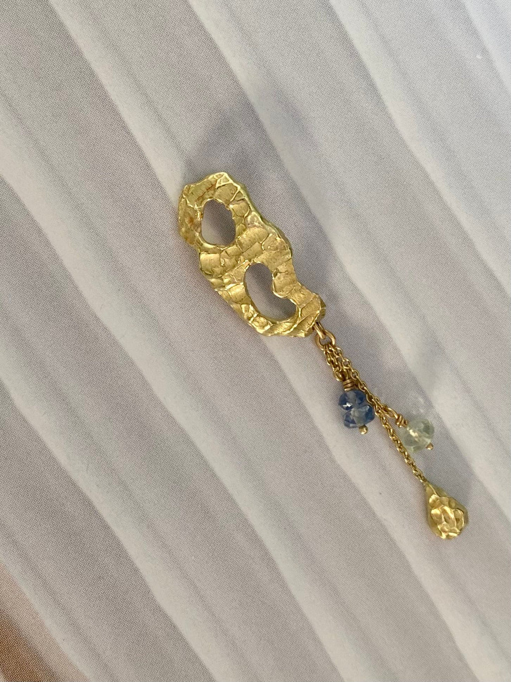 Liquid Earring w. colorful gems and gold pendant