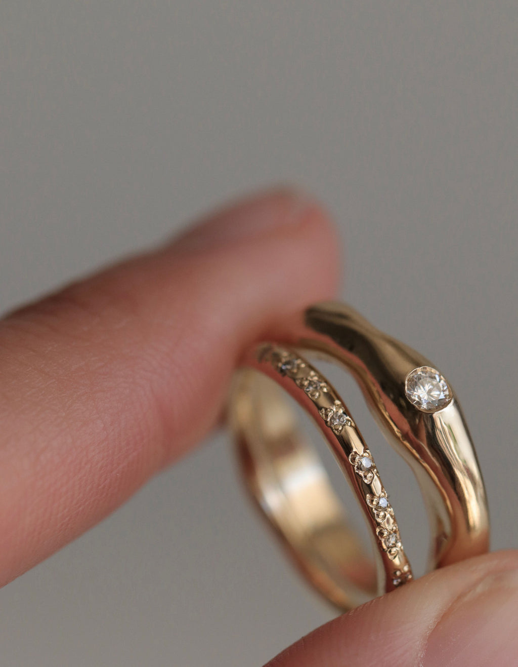 Sara White 18K Gold Ring w. Diamond