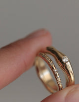 Sara White 18K Gold Ring w. Diamond