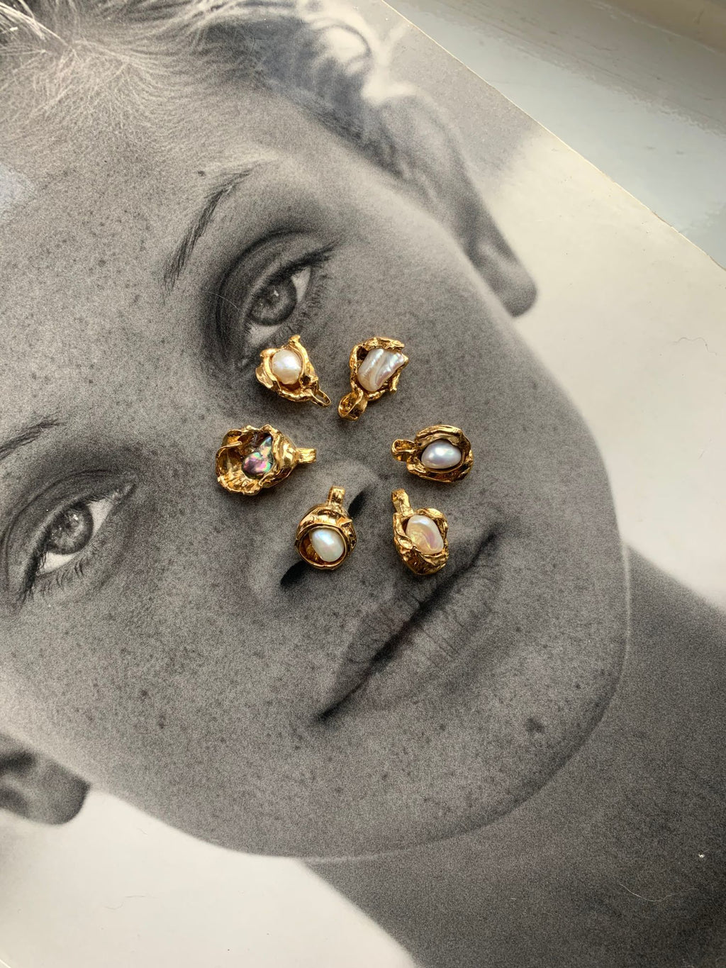 The Coconut Gold Plated Pendant w. Pearls