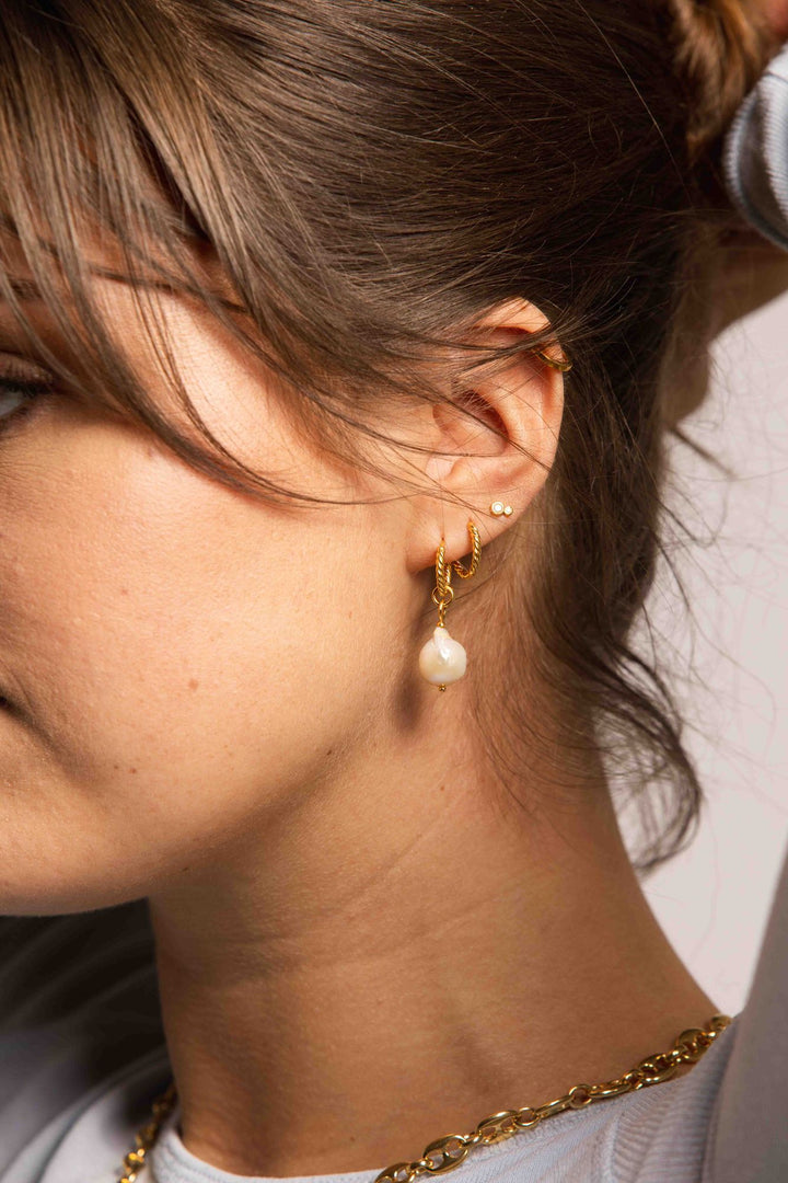 IX Bera 22K Gold Plated Hoop w. Pearl Hoop