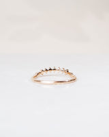 Idun Curved Band 18K Guld, Hvidguld eller Rosaguld Ring m. Diamanter