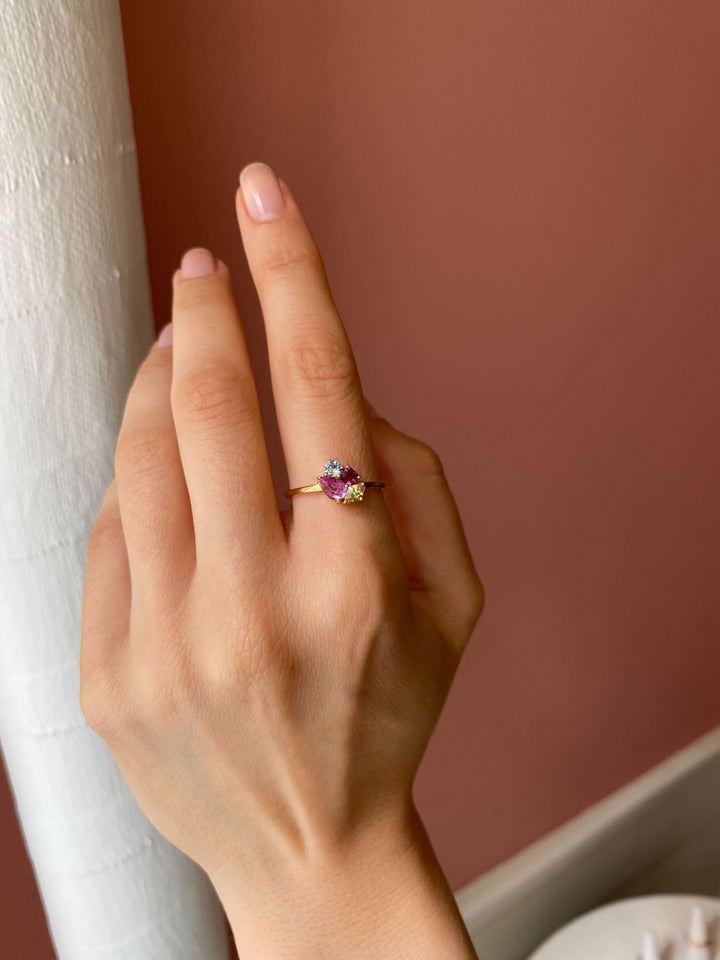 SOLD OUT Monara Mala 18K Gold Ring w. Sapphires