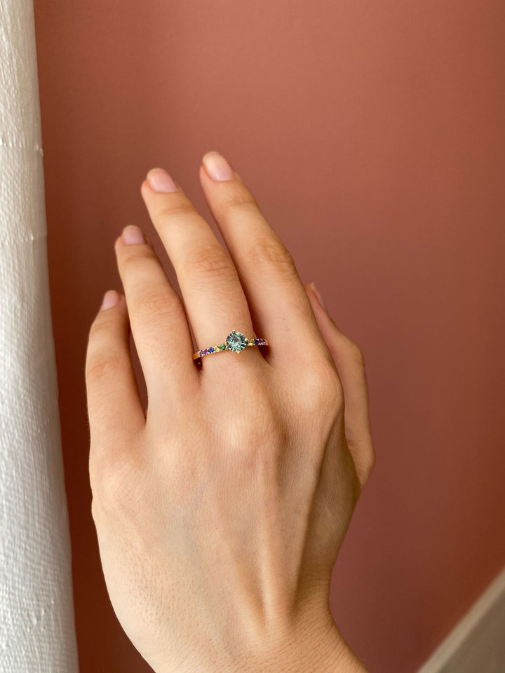 UDSOLGT Monara Kola 18K Guld Ring m. Safirer & Tsavorit Sten