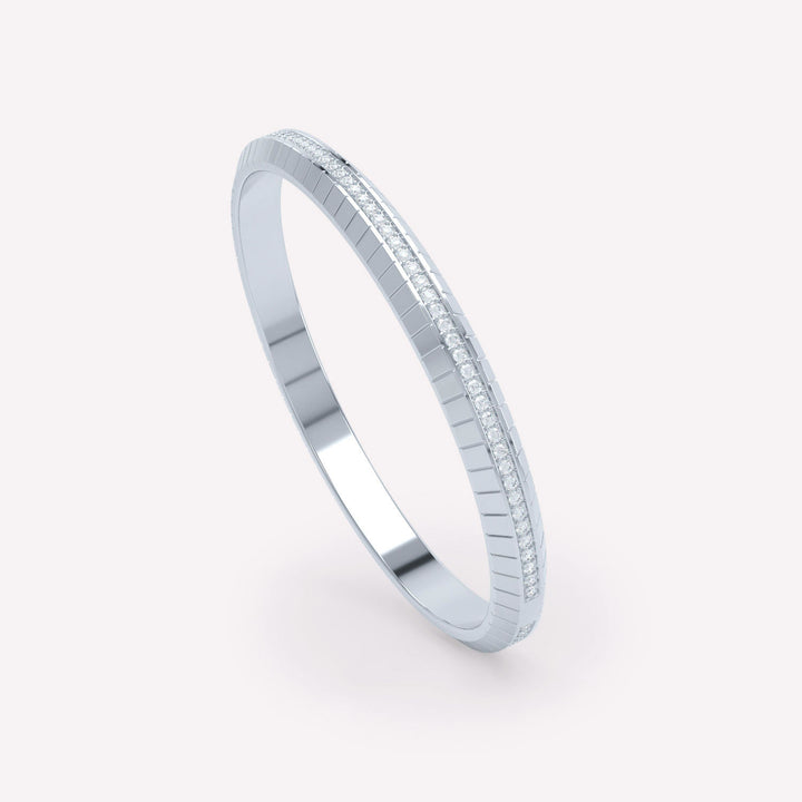 Eternity Engraved 18K Whitegold Bangle w. Lab-Grown Diamonds