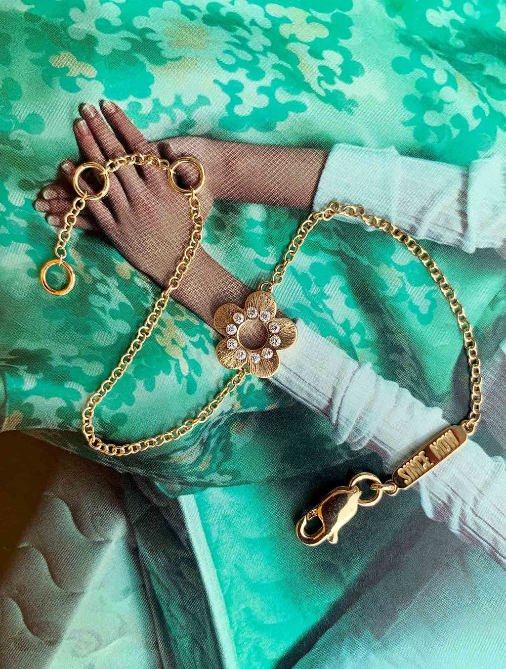 Flower Power 18K Gold Bracelet w. Diamonds