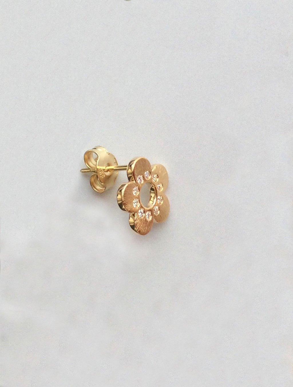 Flower Power 18K Gold Earring w. Diamonds