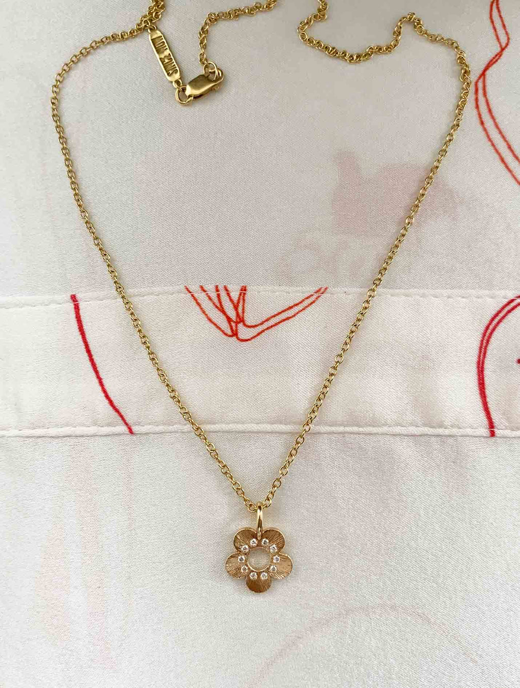 Flower Power 18K Gold Pendant w. Diamonds