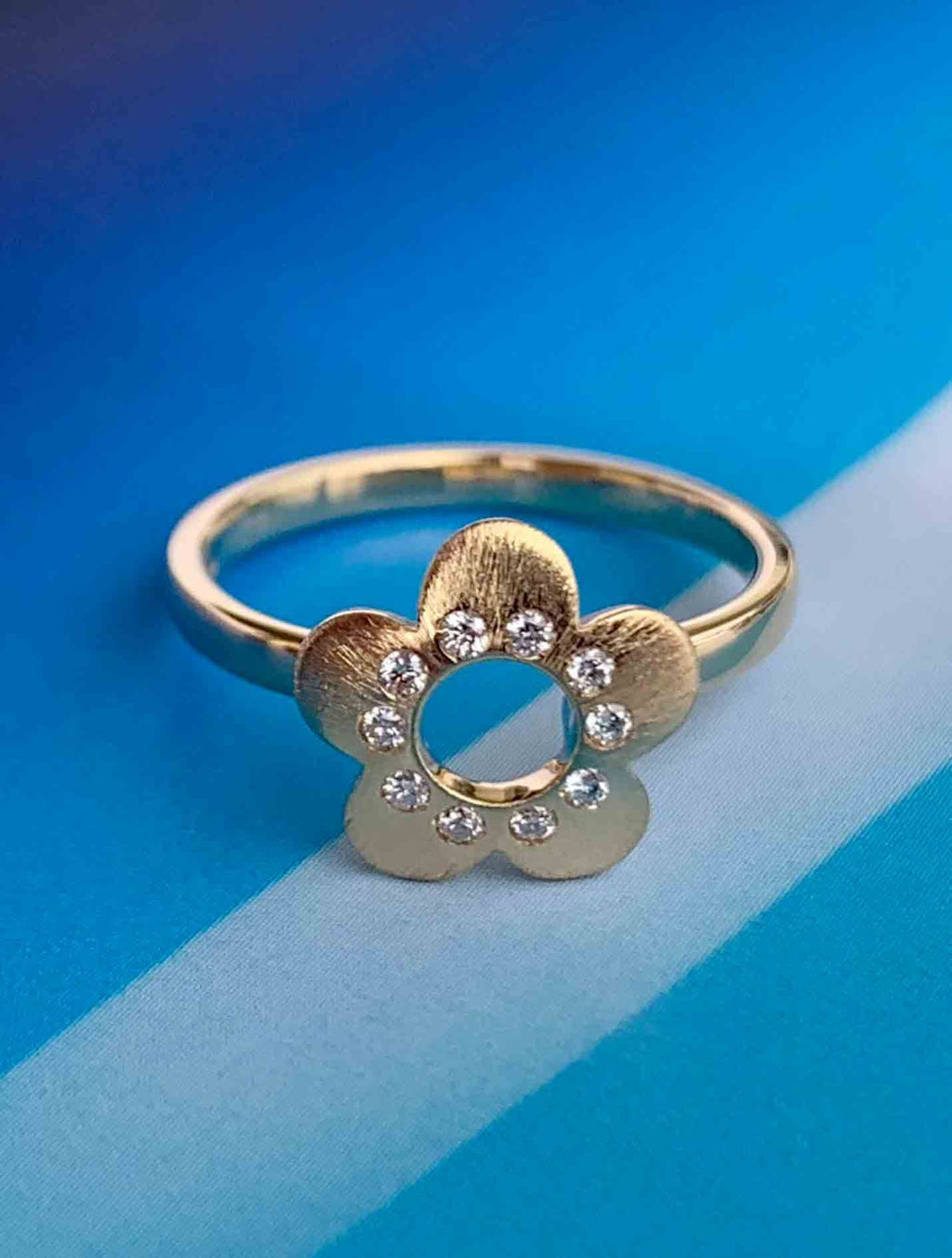 Flower Power Goldring aus 18K I Diamanten