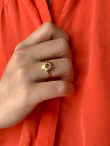 Flower Power 18K Gold Ring w. Diamonds