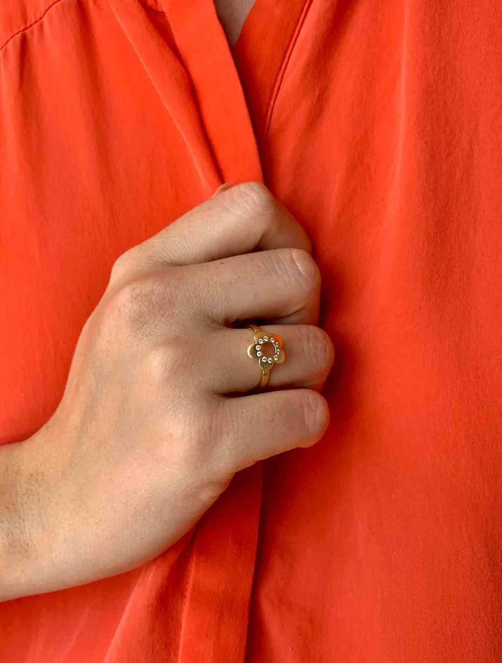 Flower Power Goldring aus 18K I Diamanten