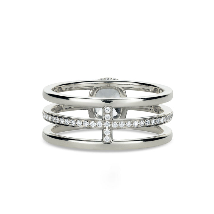 Sparkling 18K Whitegold Ring w. Diamonds