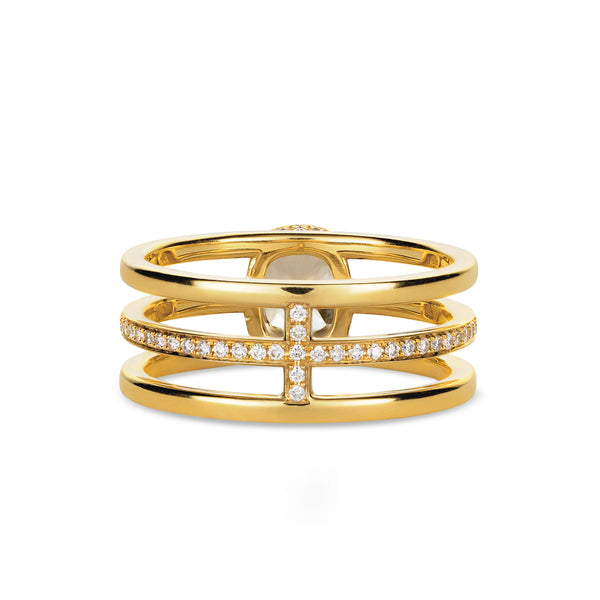 Sparkling 18K Gold Ring w. Diamonds