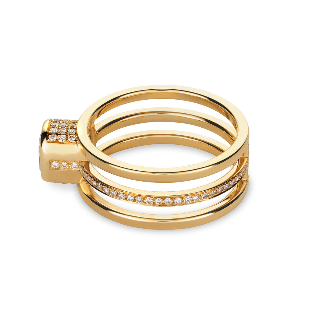 Sparkling 18K Gold Ring w. Diamonds
