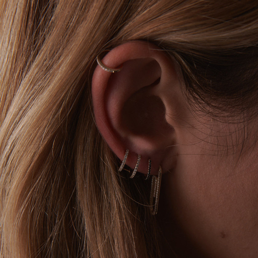 Black Collection Huggie 002