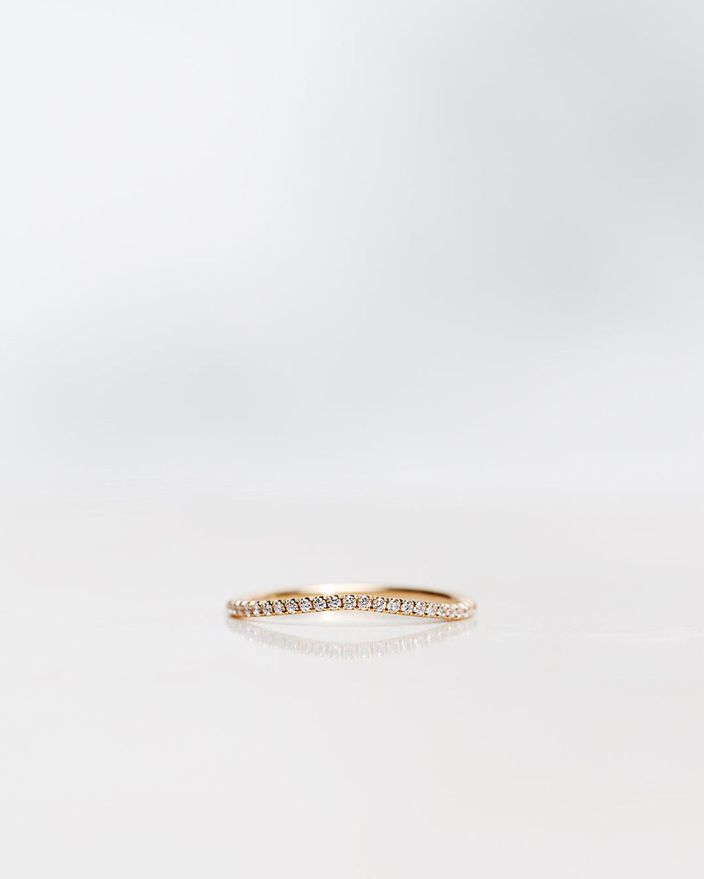 Jade Petite Wave Halv 18K Guld, Hvidguld eller Rosaguld Ring m. Diamanter