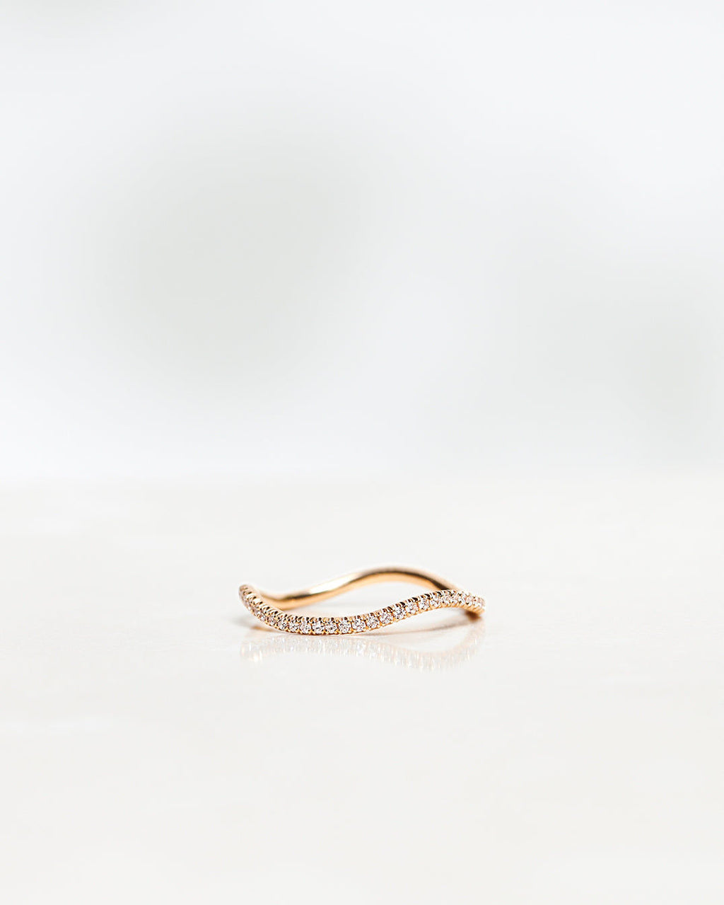 Jade Wave 18K Gold, Whitegold or Rosegold Ring w. Diamonds
