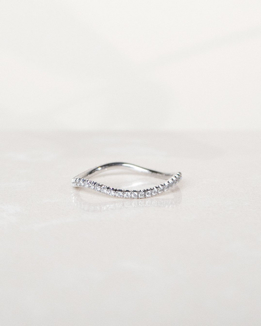 Jade Wave 18K Gold, Whitegold or Rosegold Ring w. Diamonds