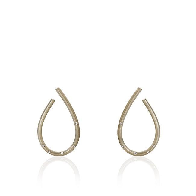 Medium Kharisma 18K Whitegold Earrings w. Diamonds