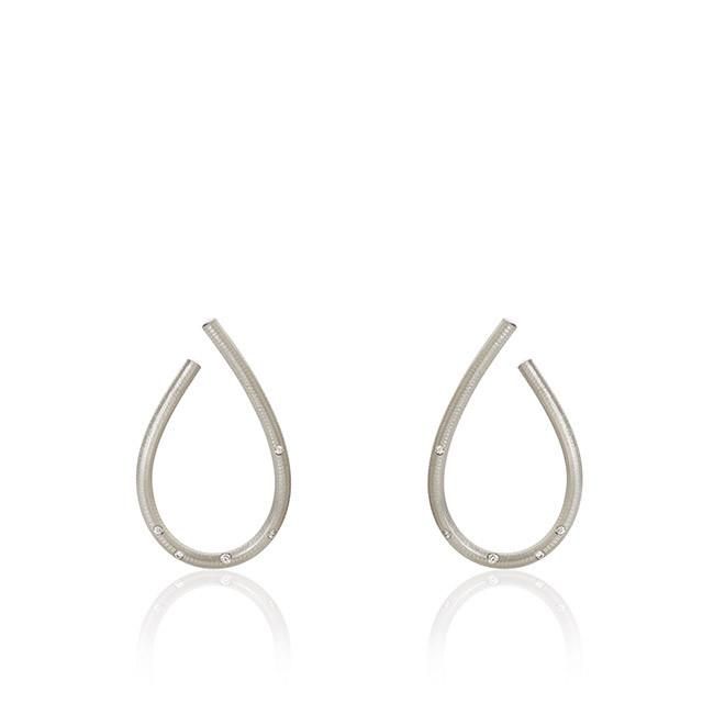 Medium Kharisma Silver Earrings w. Diamonds
