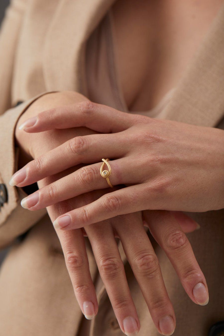 Kharisma 18K Gold Ring w. Diamond