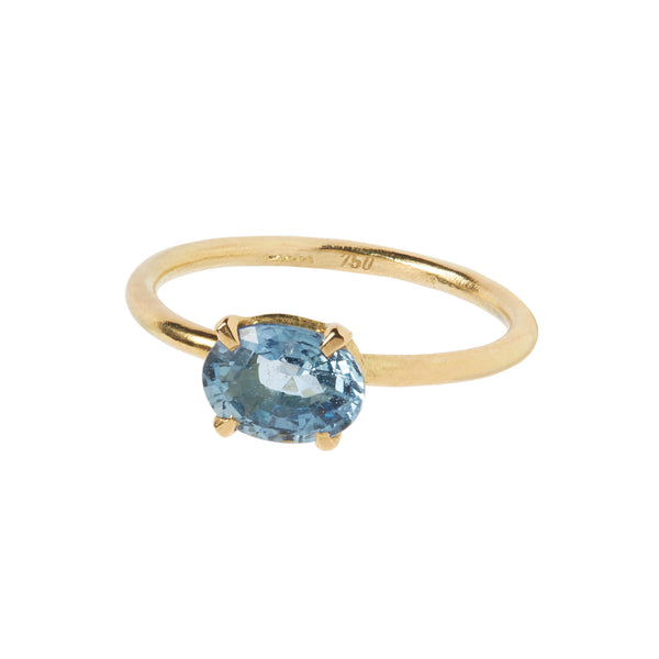 Oval Blue 18K Gold Ring w. Sapphire
