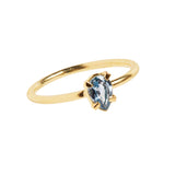Blue 18K Gold Ring w. Sapphire