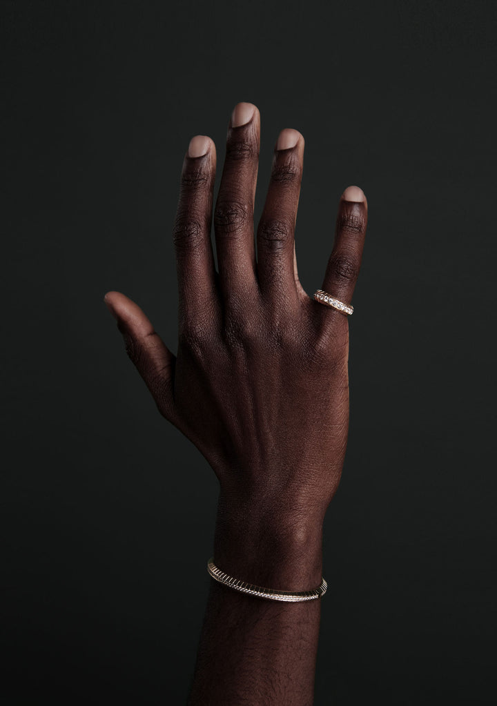 Eternity Engraved 18K Whitegold Bangle w. Lab-Grown Diamonds