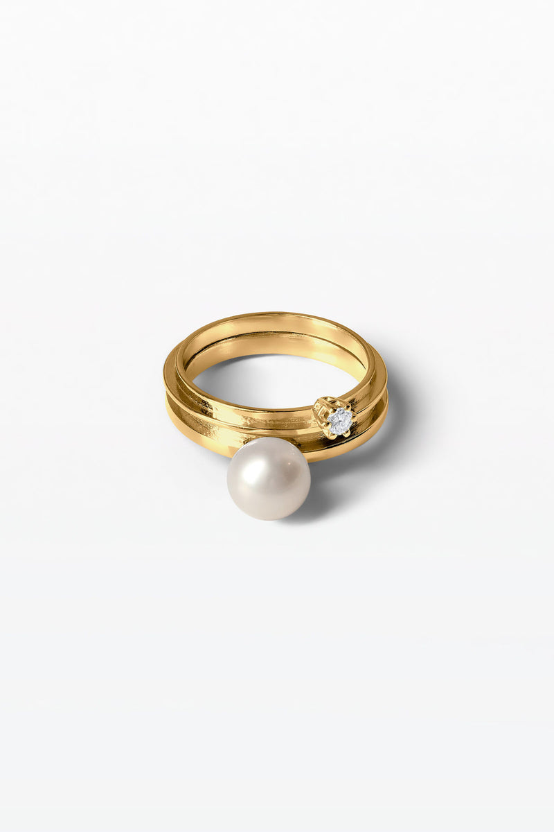 Lustre 02 18K Gold Ring w. Diamond & Pearl