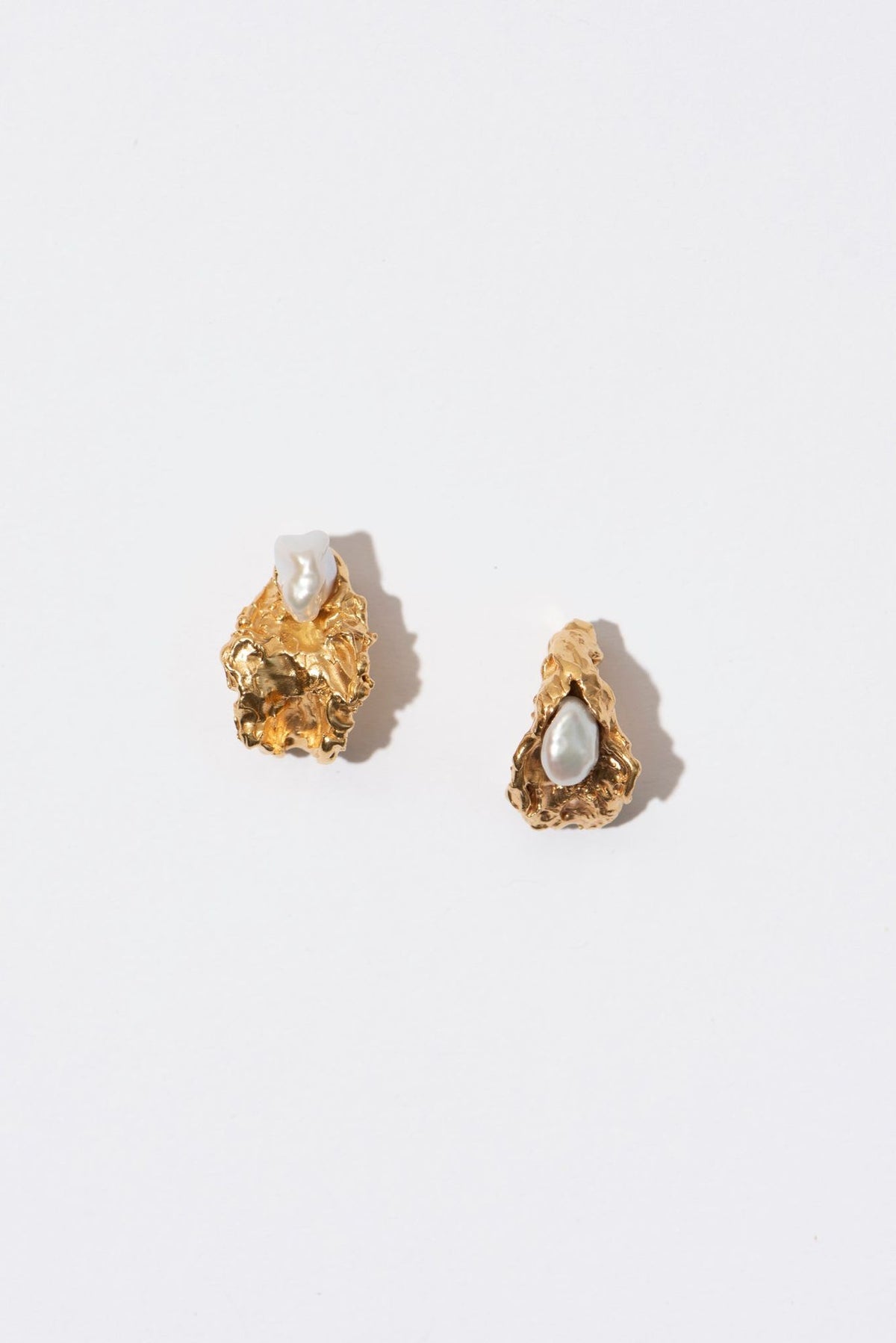 The Organic Gold Plated Hoops w. Pearls - Pair