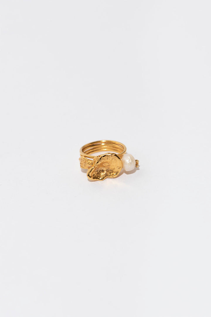 Der rosa gold plattierte ring w. Perle