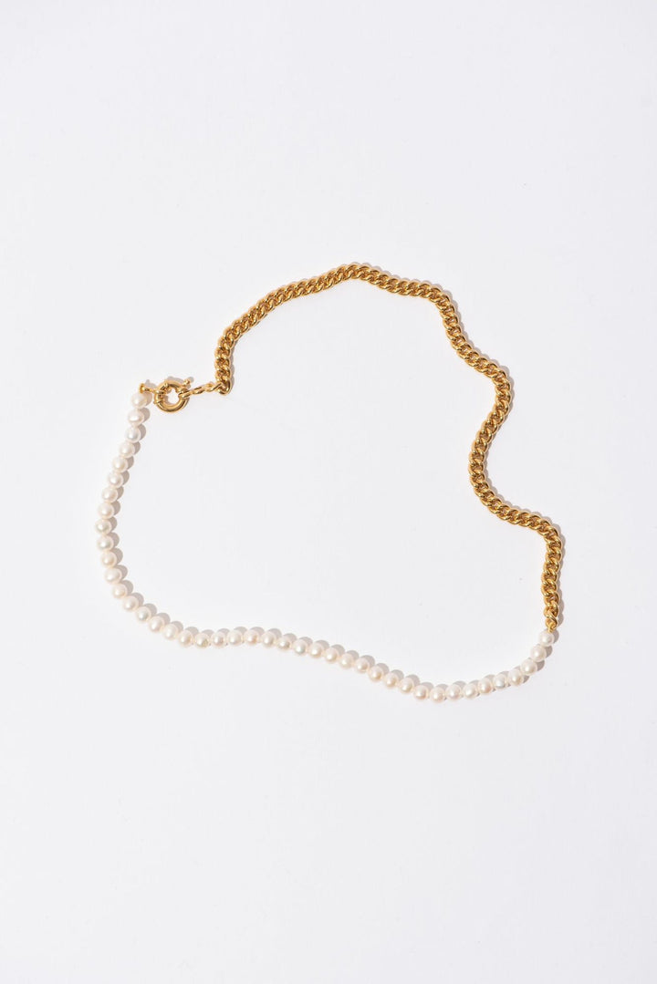 The 50/50 Medium Gold Plated Necklace w. Pearls