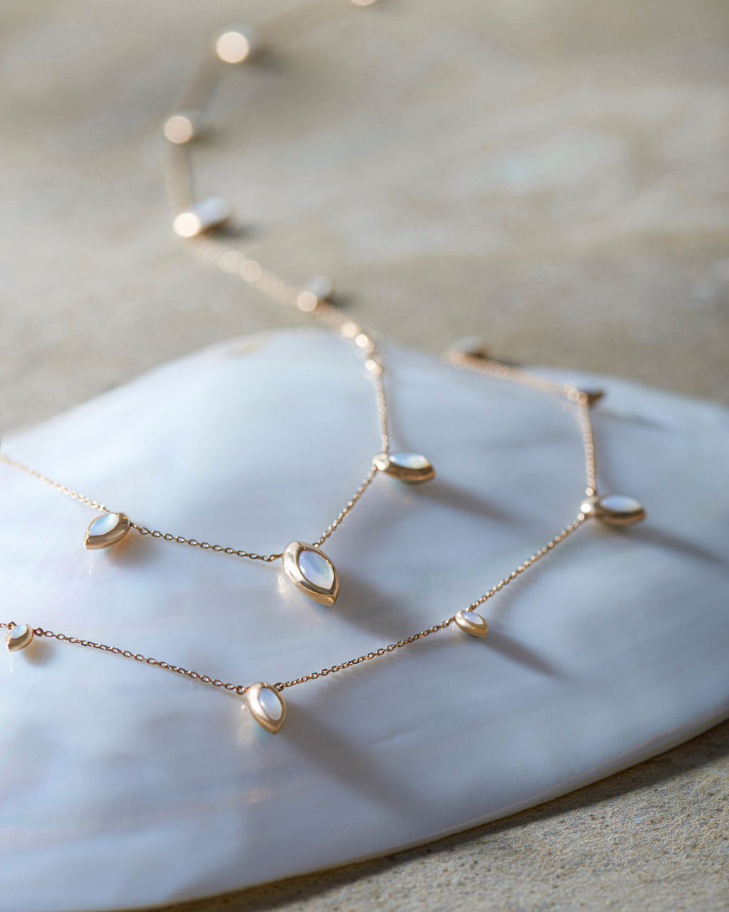 Long Swinging Chain 18K Rosegold Necklace w. Malachite & Pearl