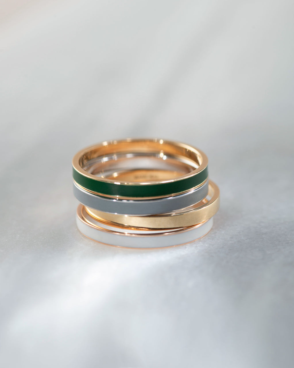 Unisex I 18K Gold Ring w. Green Lacquer