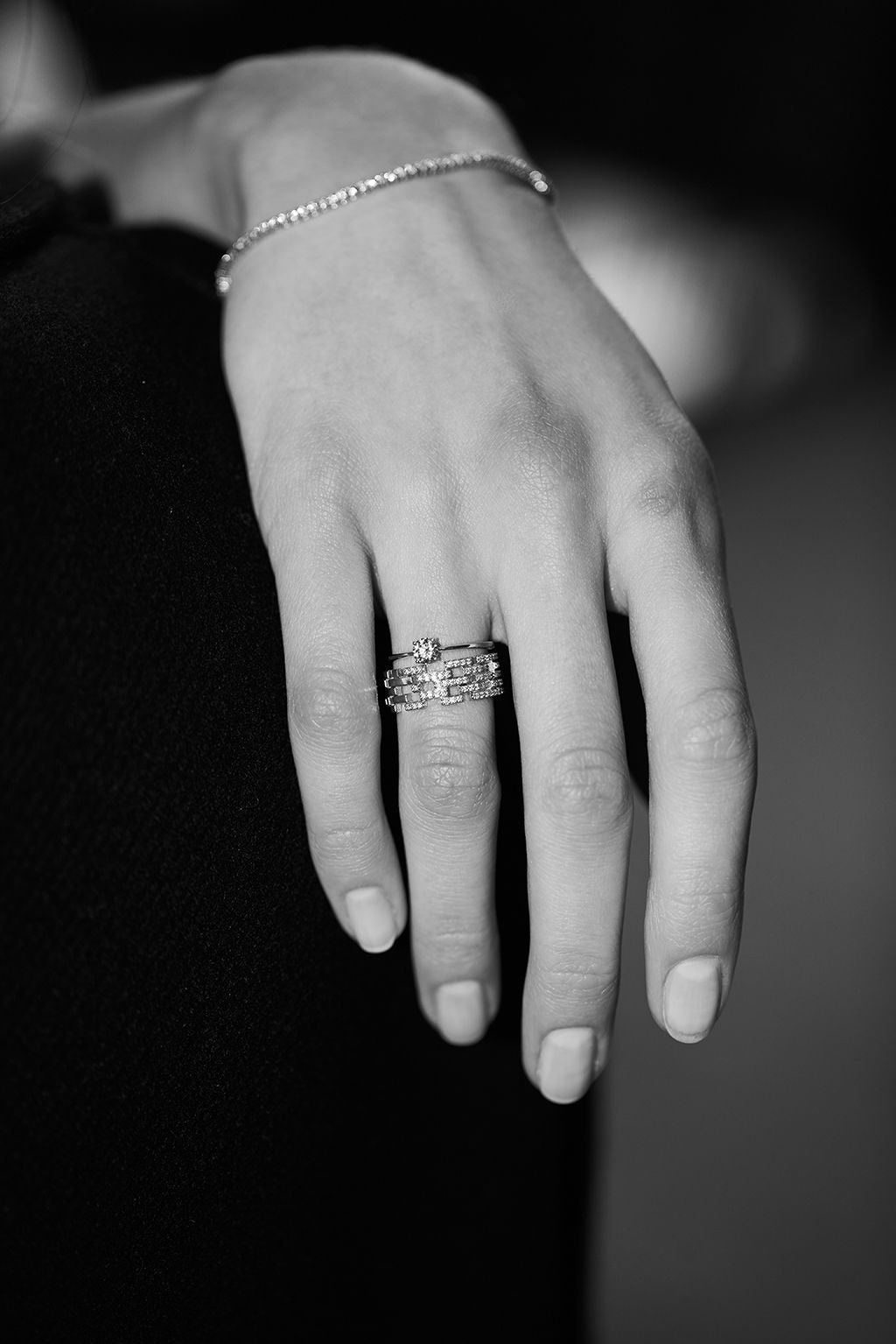 Middle Brick 18K Gold Ring w. Diamonds