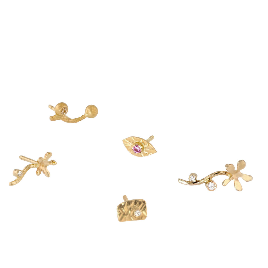 Plate 18K Gold Stud w. Diamond