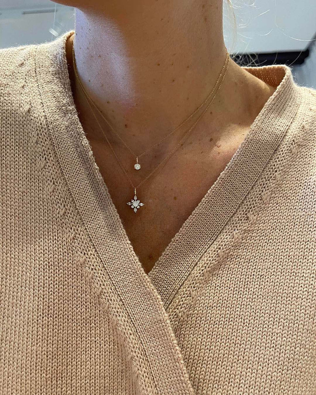 Simple Solitaire 18K Gold, Whitegold or Rosegold Pendant or Necklace w. Diamonds