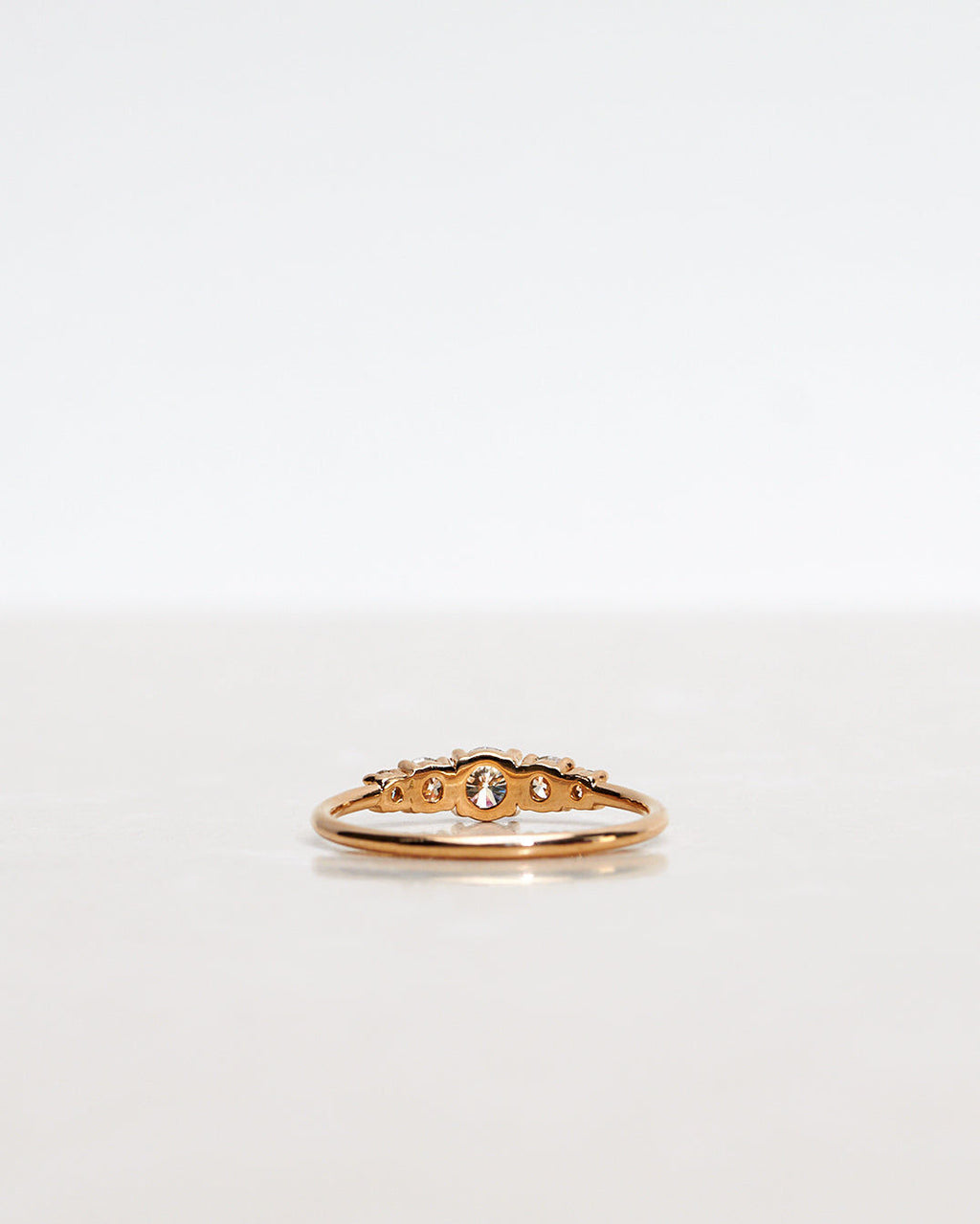 Elise Goldring aus 18K Weißgold oder Rosegold I Diamanten