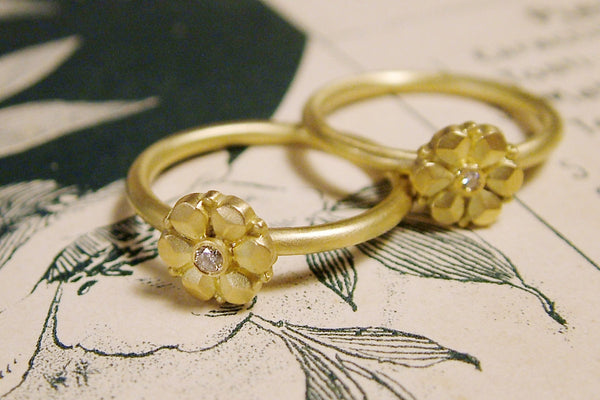 Flower 18K Gold Ring w. Diamond