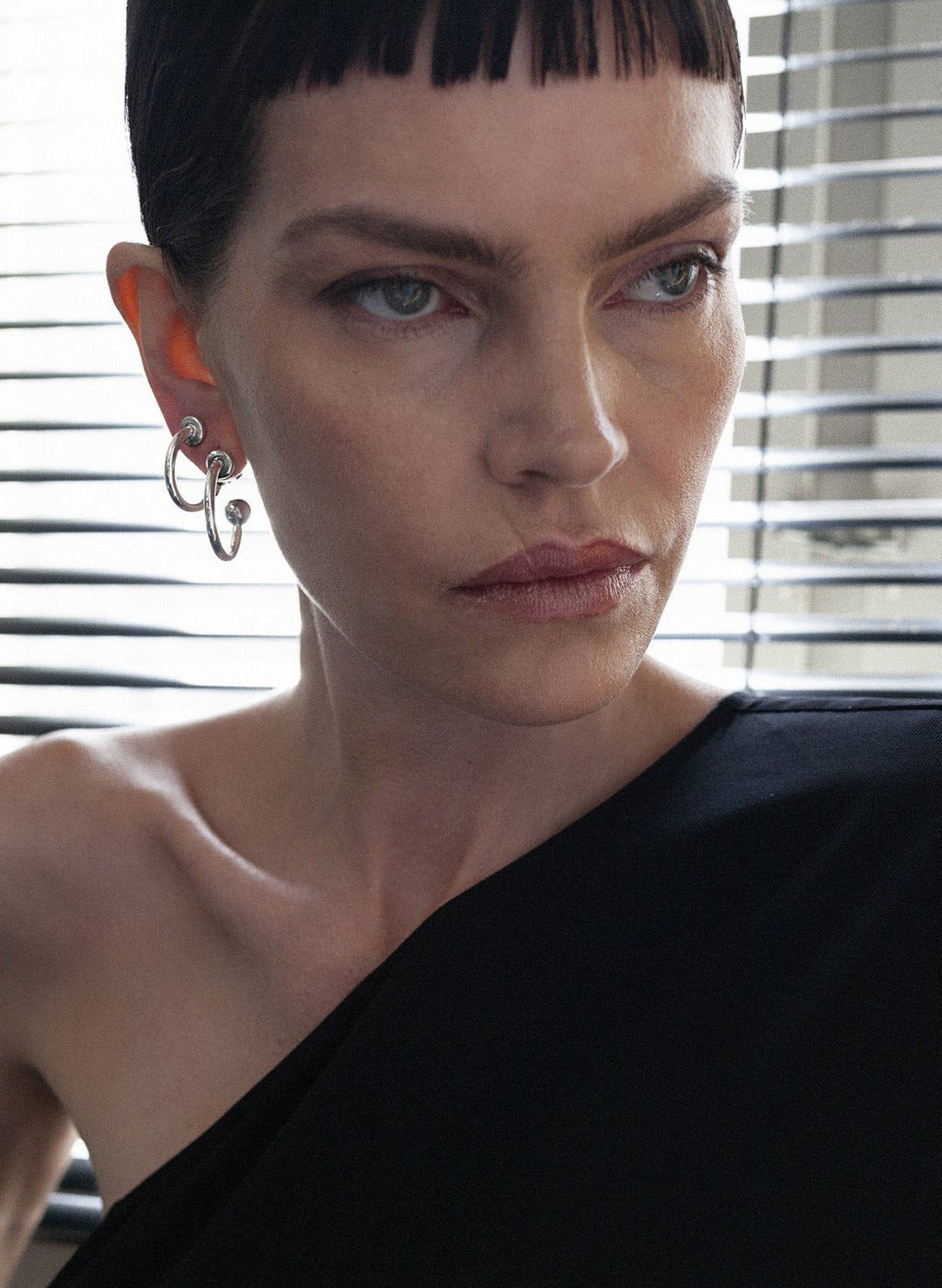 Petite Ball Hoop Øreringe Sølv