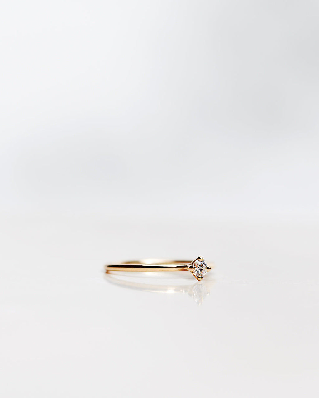 Not So Tiny 18K Gold, Whitegold or Rosegold Ring w. Diamond