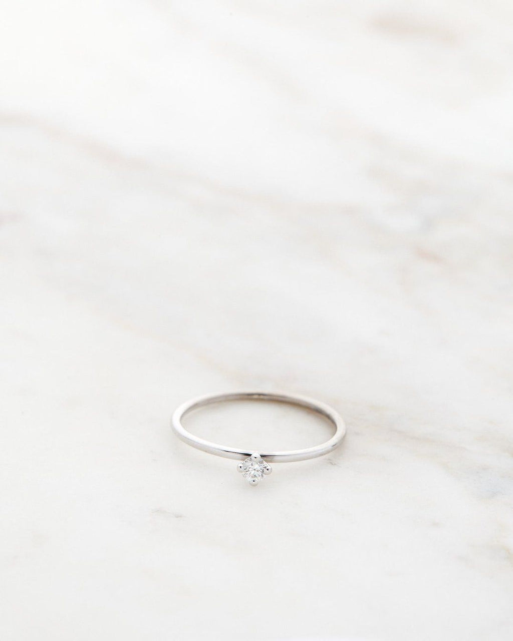 Not So Tiny 18K Gold, Whitegold or Rosegold Ring w. Diamond