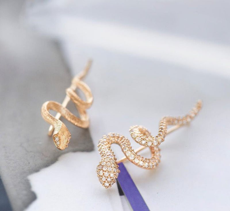 Snakes Crawler Pavé 18K Gold Earring w. Diamonds