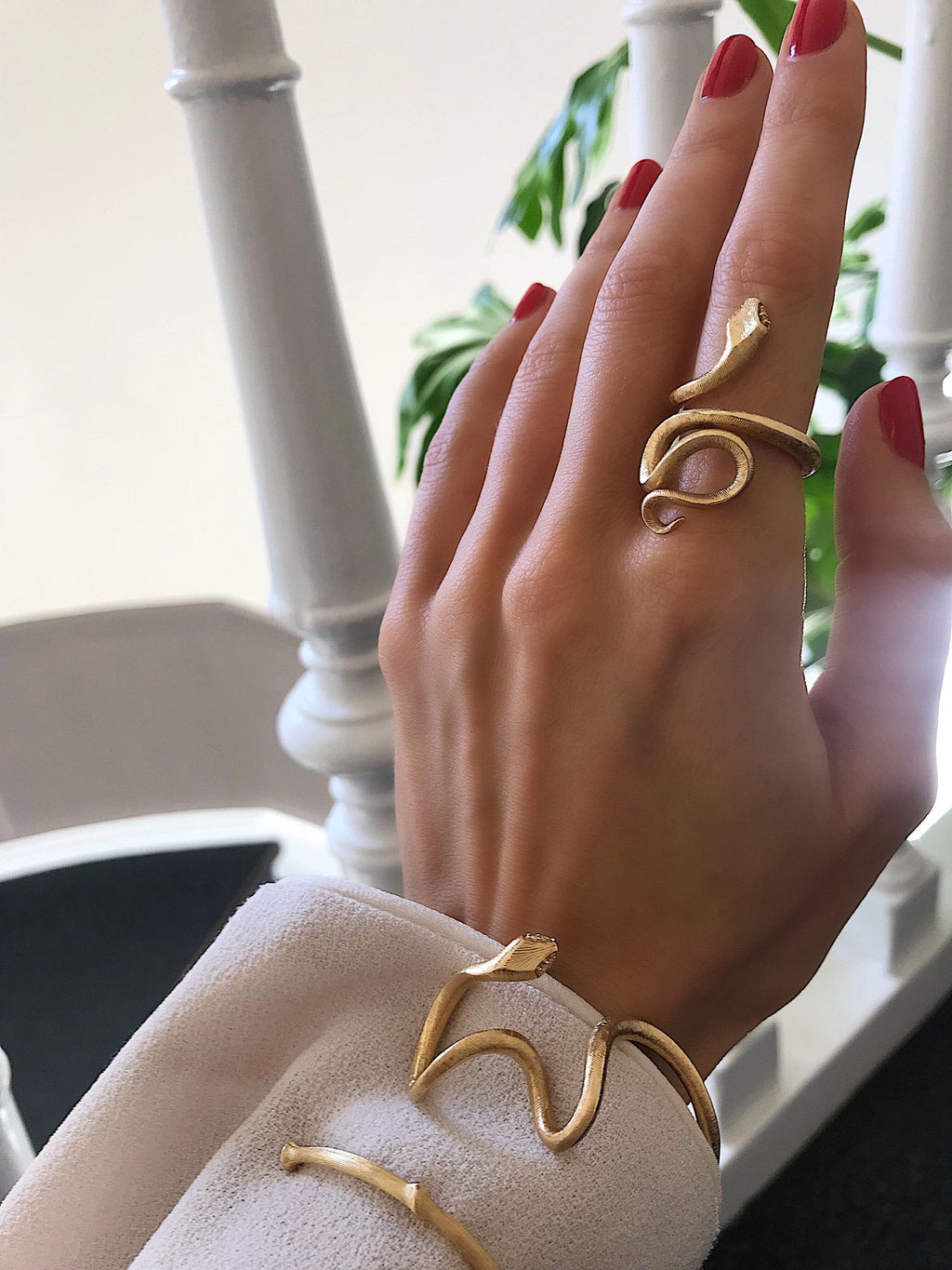 Medium Snakes 18K Gold Ring w. Diamonds