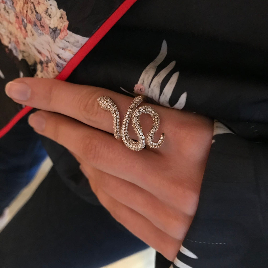 Medium Snakes Pavé 18K Gold Ring w. Diamonds